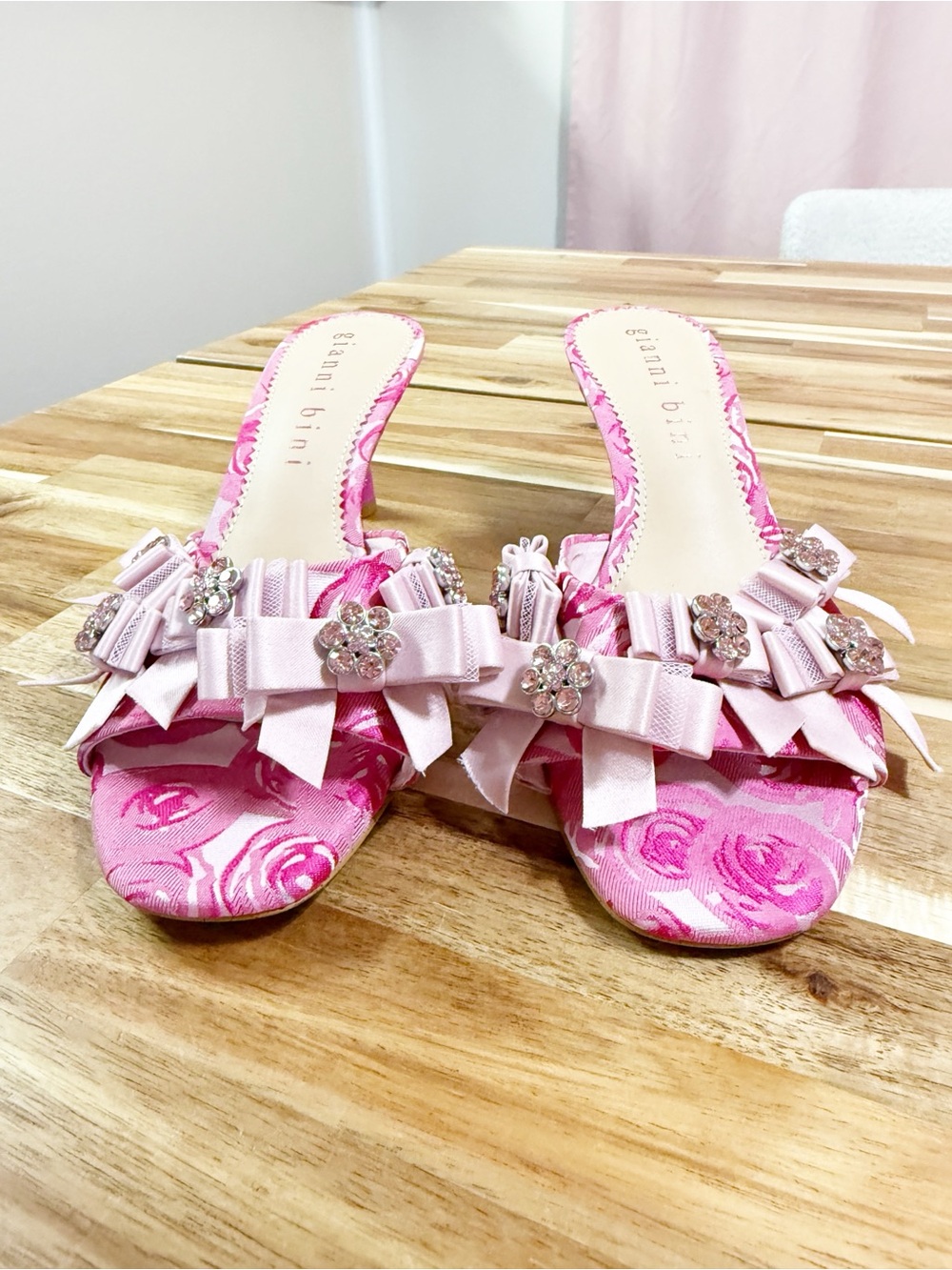 Gianni Bini Lele Floral Pink Satin Rhinestone Embellished Bow Heeled Sandals 9 - Picture 8 of 12